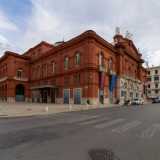 ...l� dove al civico 7 di via Alberto Sordi vi � l�accesso al club...
